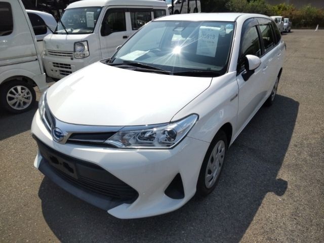 5919 Toyota Corolla fielder NKE165G 2018 г. (LUM Kobe Nyusatsu)